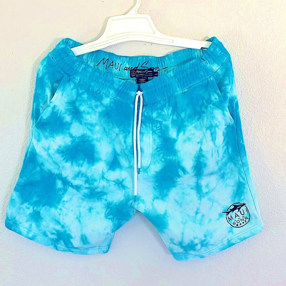 Blue and white Ty die size large men’s shorts by Maui and Sons